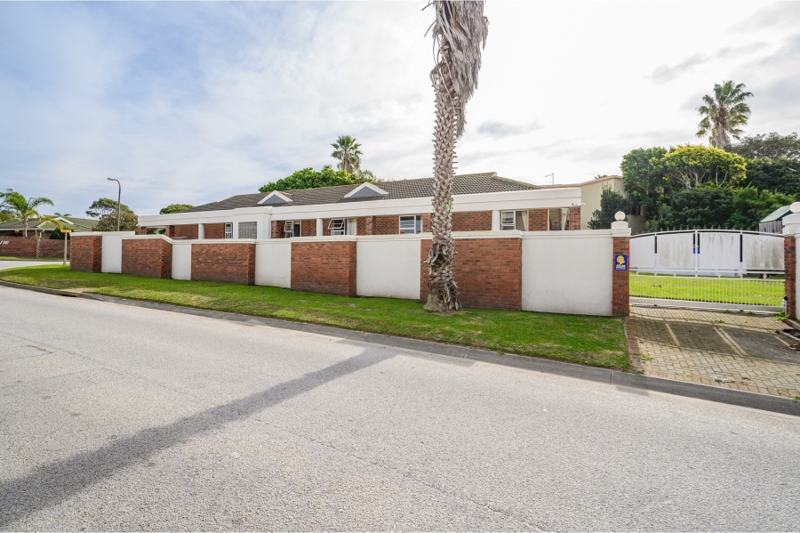 5 Bedroom Property for Sale in Summerstrand Eastern Cape